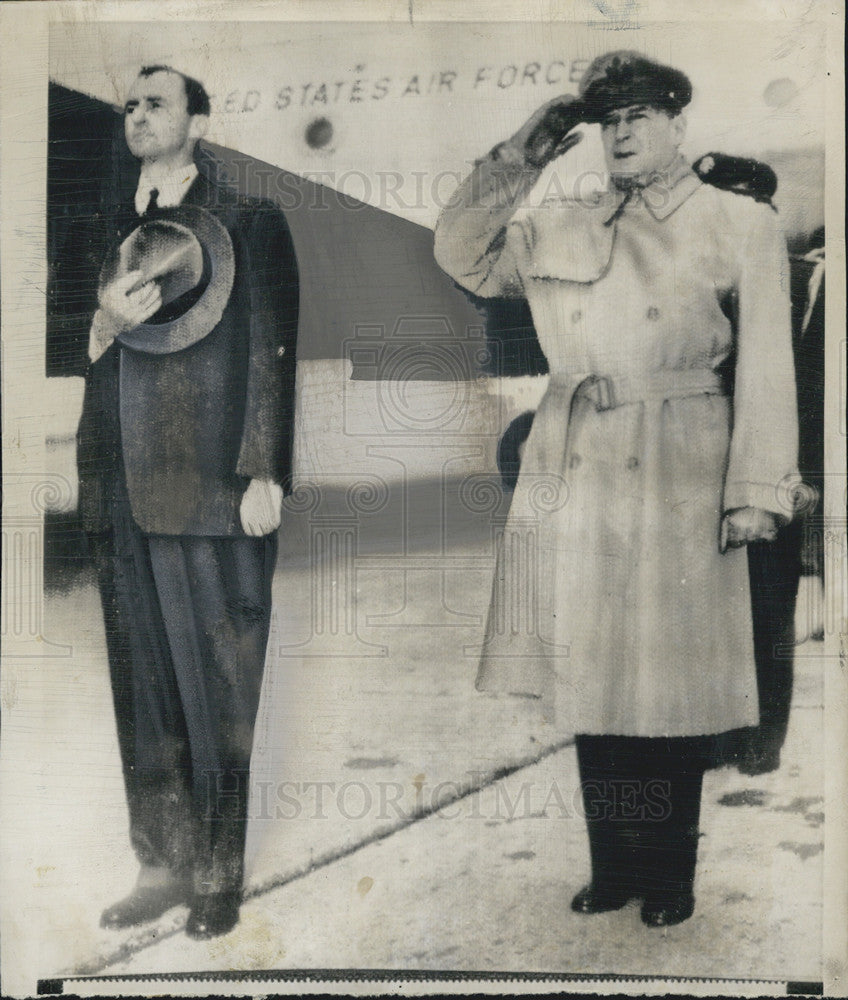 1951 Press Photo Frank Pace Jr sec. of war Gen. Douglas MacArthur - Historic Images