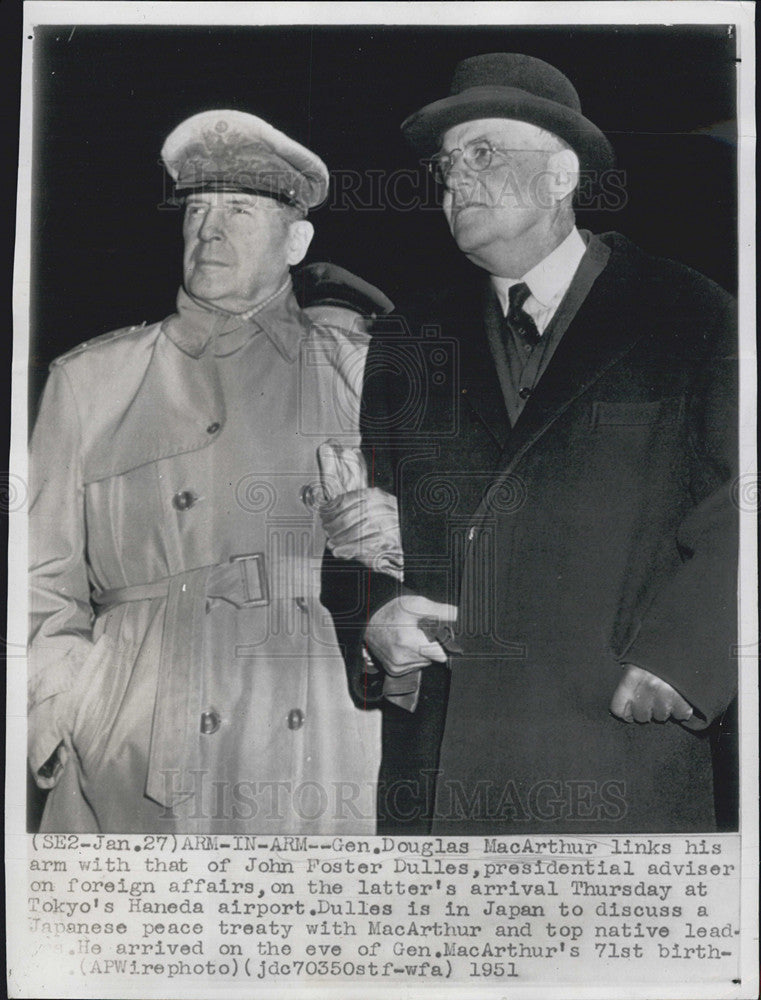 1951 Press Photo General Douglas MacArthur And John Foster Dulles In Tokyo - Historic Images