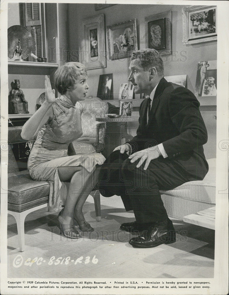 1959 Press Photo Janet Leigh and James Whitmore in "Who Was That Lady?" - Historic Images