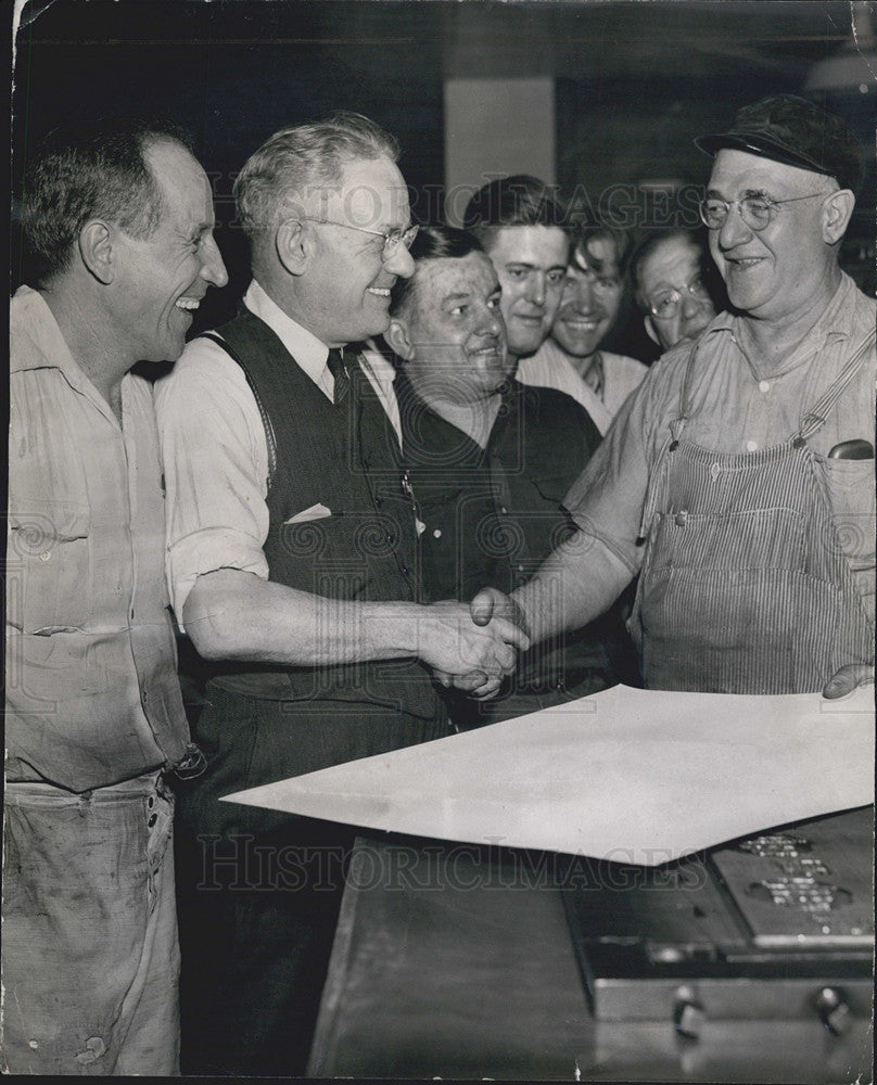 1944 Press Photo Edward Easterly Retires Chicago Daily News Joseph Bernard - Historic Images