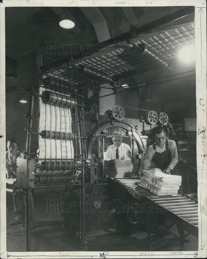 Press Photo Chicago Daily Newspaper Conveyor Belt Mailing Room - Historic Images