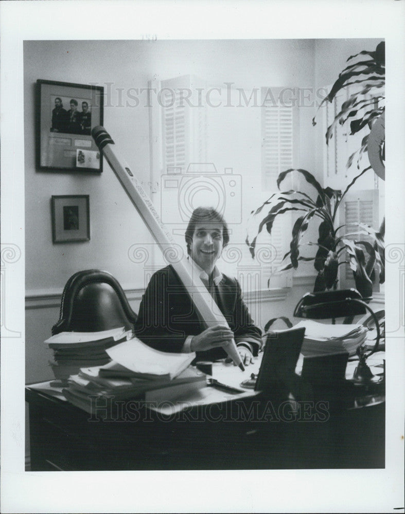 Press Photo Henry Winkler Actor Producer Director Author Hollywood Office - Historic Images