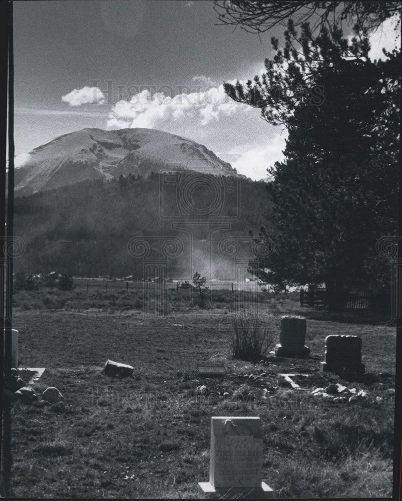 1961 Press Photo Dillon cemetery scheduled to be moved - Historic Images