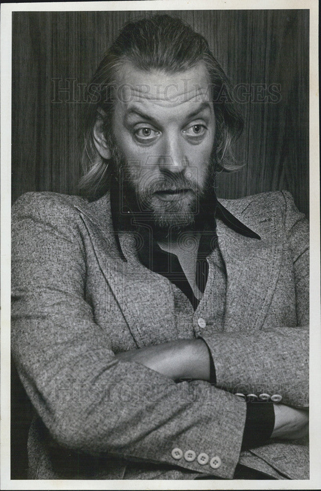 1975 Press Photo Pictured is actor Donald Sutherland. - Historic Images