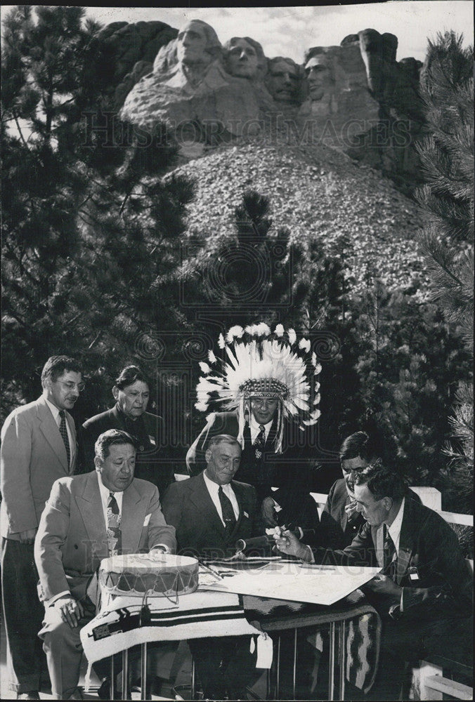 Press Photo National Congress of American Indians at Rushmore Memorials. - Historic Images