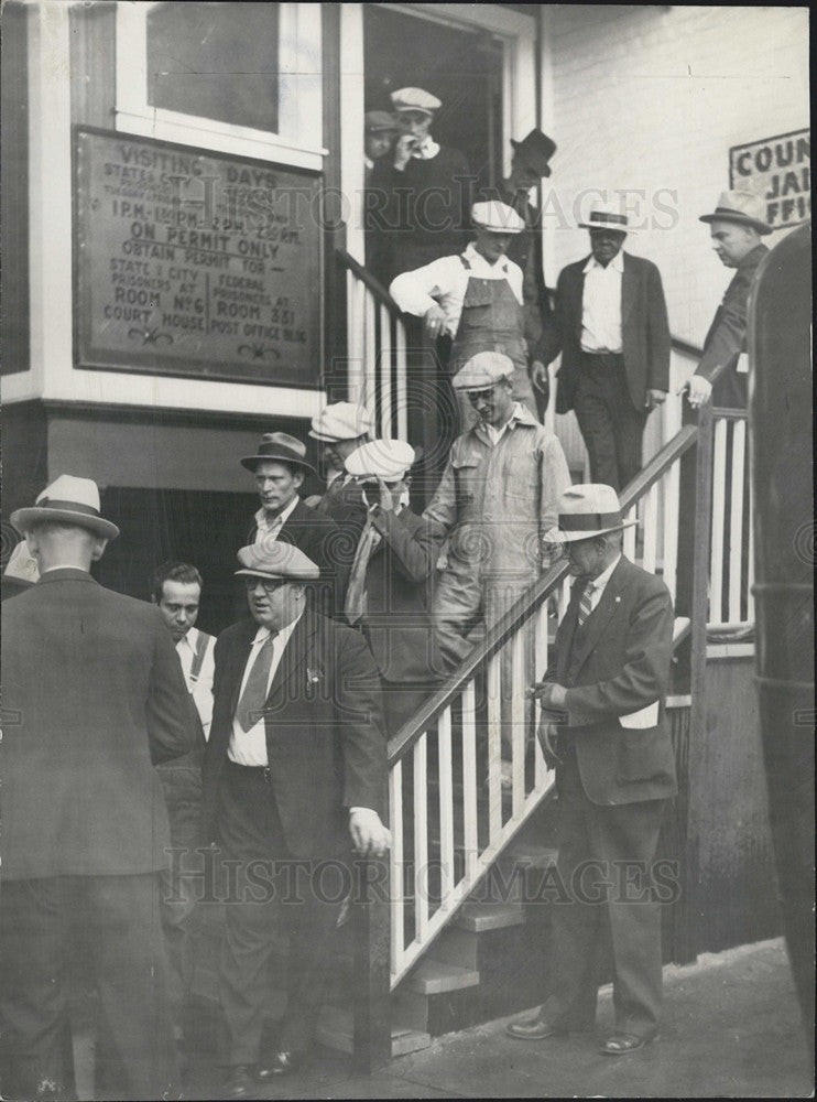 1932 Press Photo 25 convicted law violators file out of the Denver county jail. - Historic Images