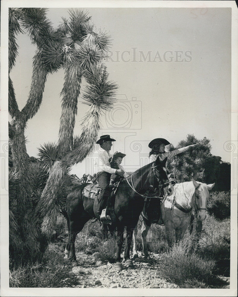 Press Photo Horseback riding in Las Vegas, Nevada - Historic Images