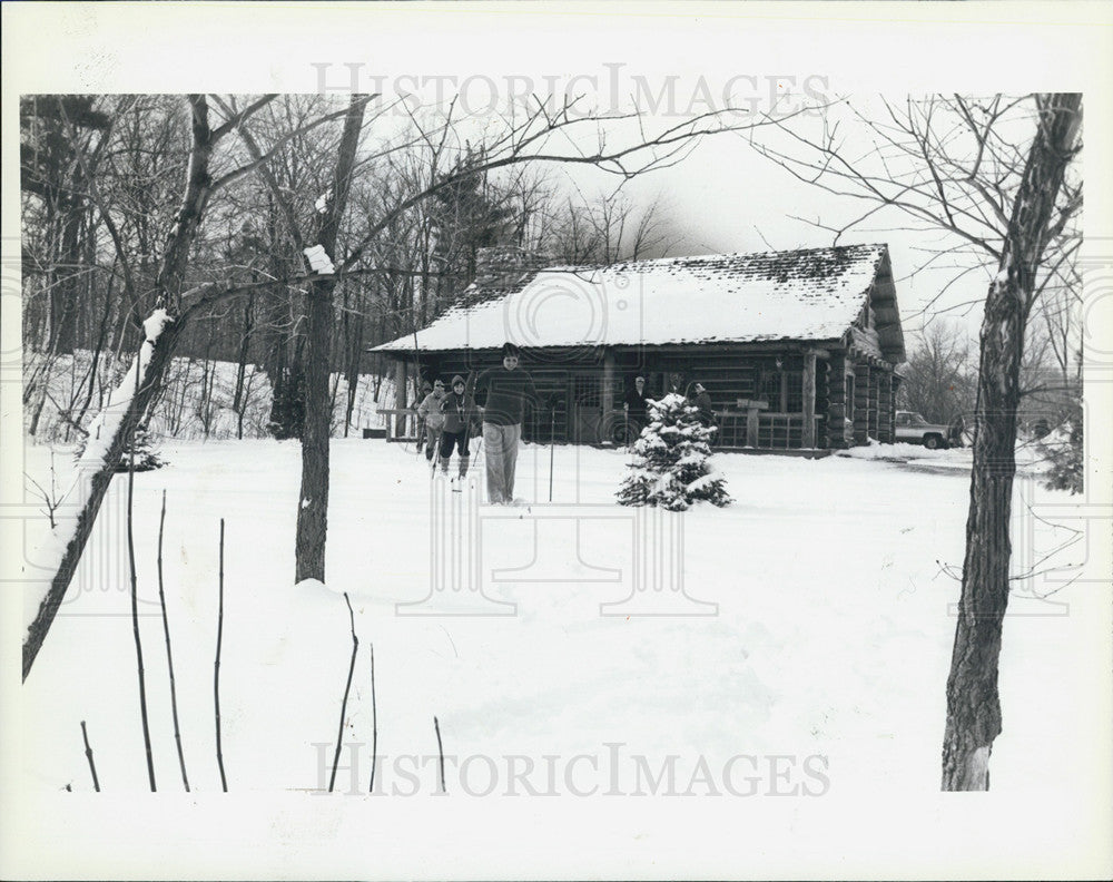 1981 Press Photo Cross Country Skiing Wisconsin - Historic Images