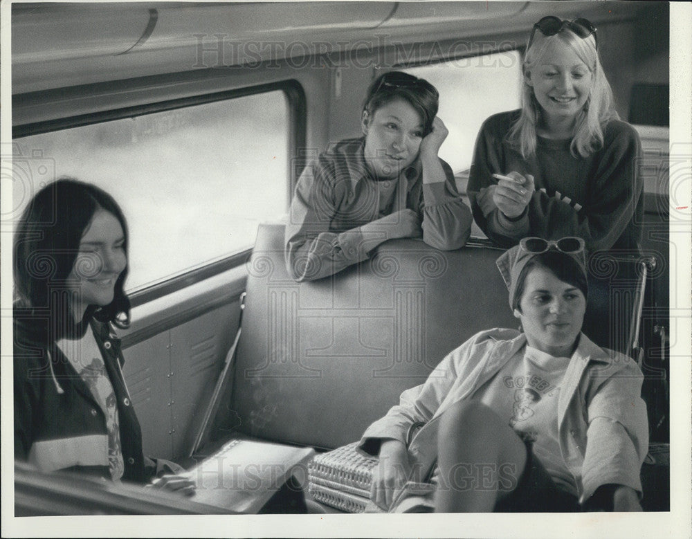 1967 Press Photo Vacationers Leaving Lake Geneva Wisconsin - Historic Images