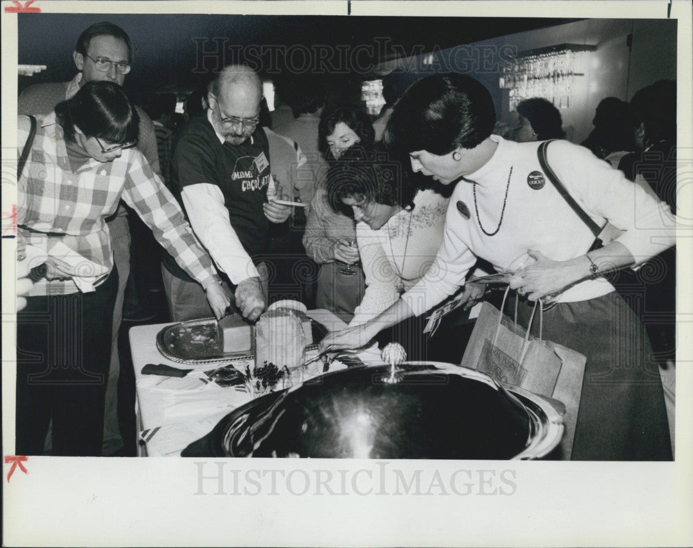 1984 Press Photo American Resort Food Feast Lake Geneva Wisconsin - Historic Images