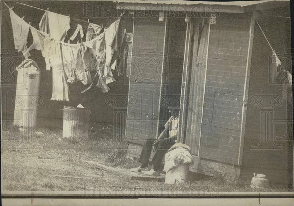 1972 Press Photo poverty U.S. cabin - Historic Images