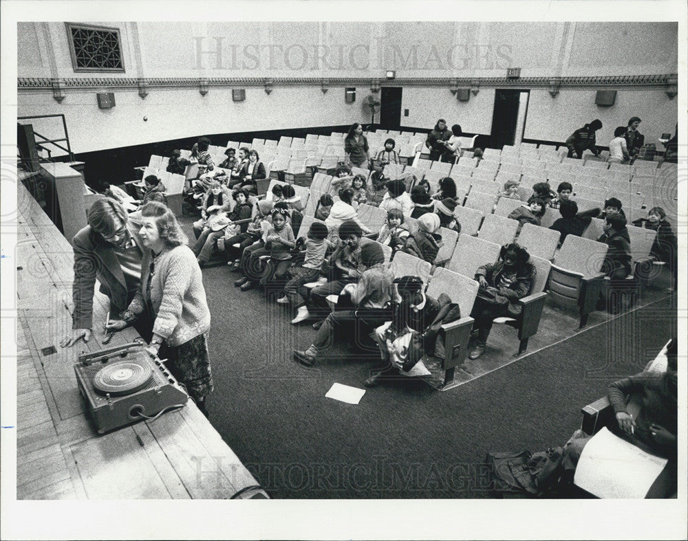1980 Press Photo students Alcott Elementary School school auditorium Principal - Historic Images