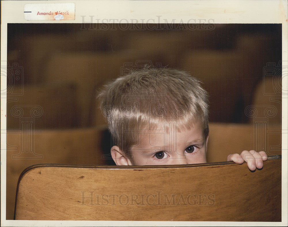 1989 Press Photo 5 year old mother school registration Louis J. Agassiz School - Historic Images