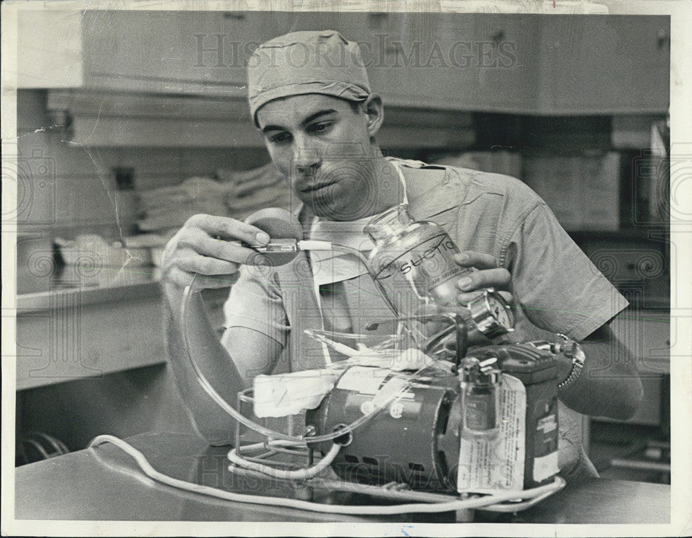 1965 Press Photo Harvey Nice Illinois Mennonite conscientious objector hospital - Historic Images