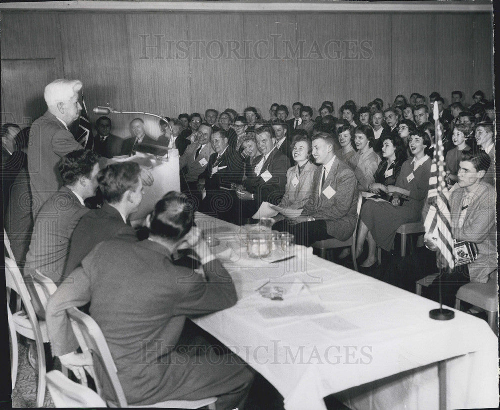 1955 Press Photo Chicago Daily News Youth Rally speaker Clem Lane editor - Historic Images