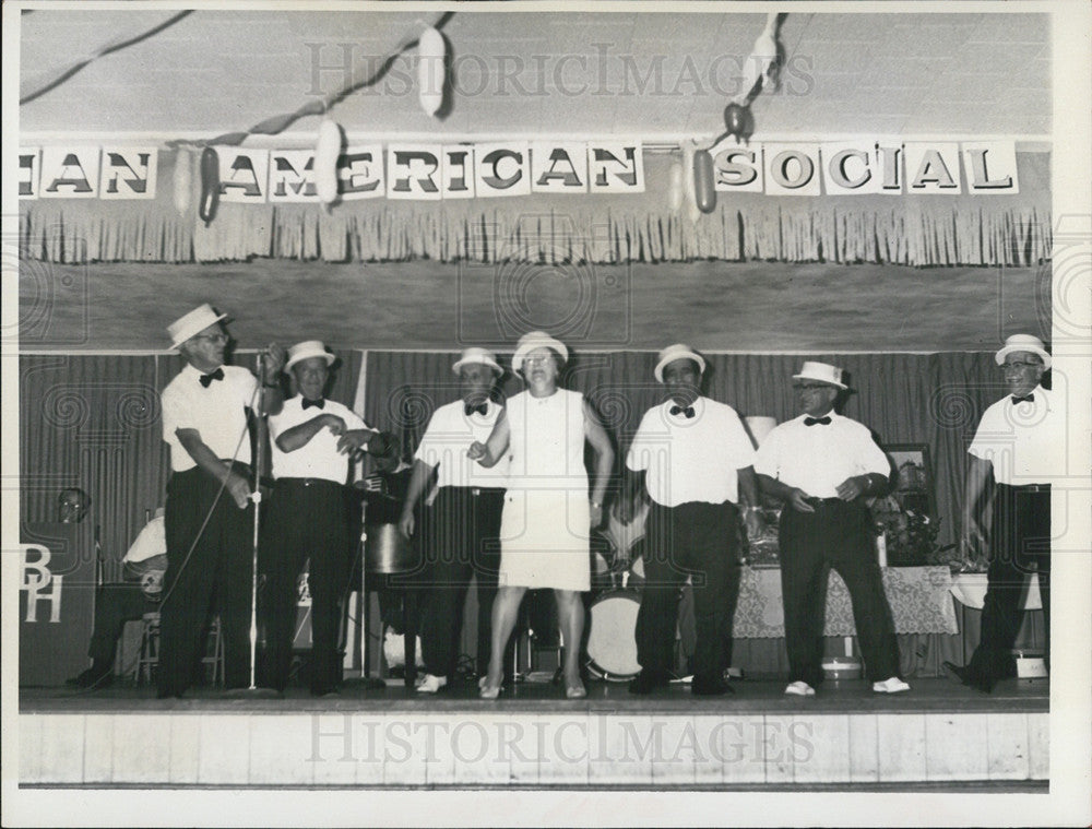 1972 Press Photo ensemble show Beverly Hills When You&#39;re Smiling celebration - Historic Images