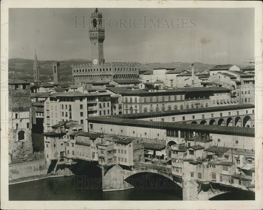 1962 Press Photo Ponte Vecchio clock tower Florence Italy - Historic Images