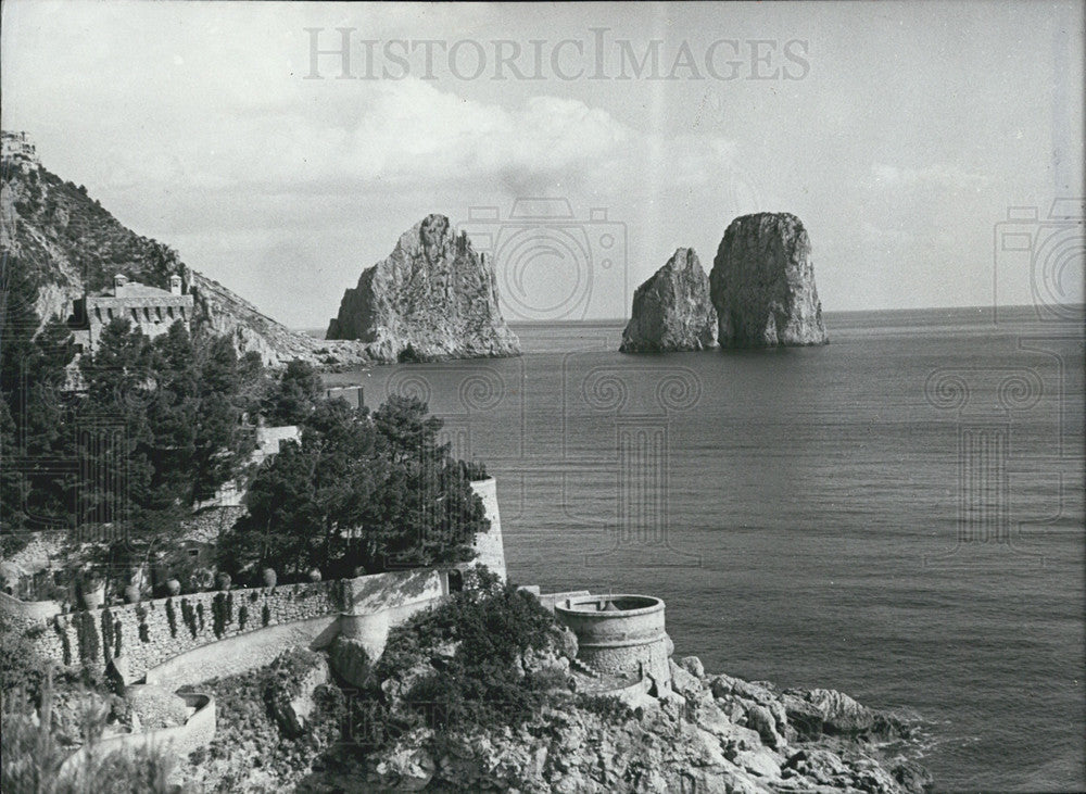 1979 Press Photo Faraglioni landmarks Isle Capri Bay Naples Italy - Historic Images