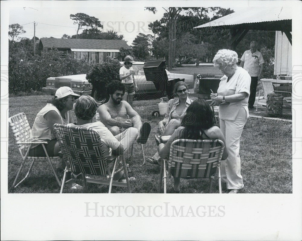 1979 Press Photo Hostess Chris Davidson McDonough family United Italian - Historic Images