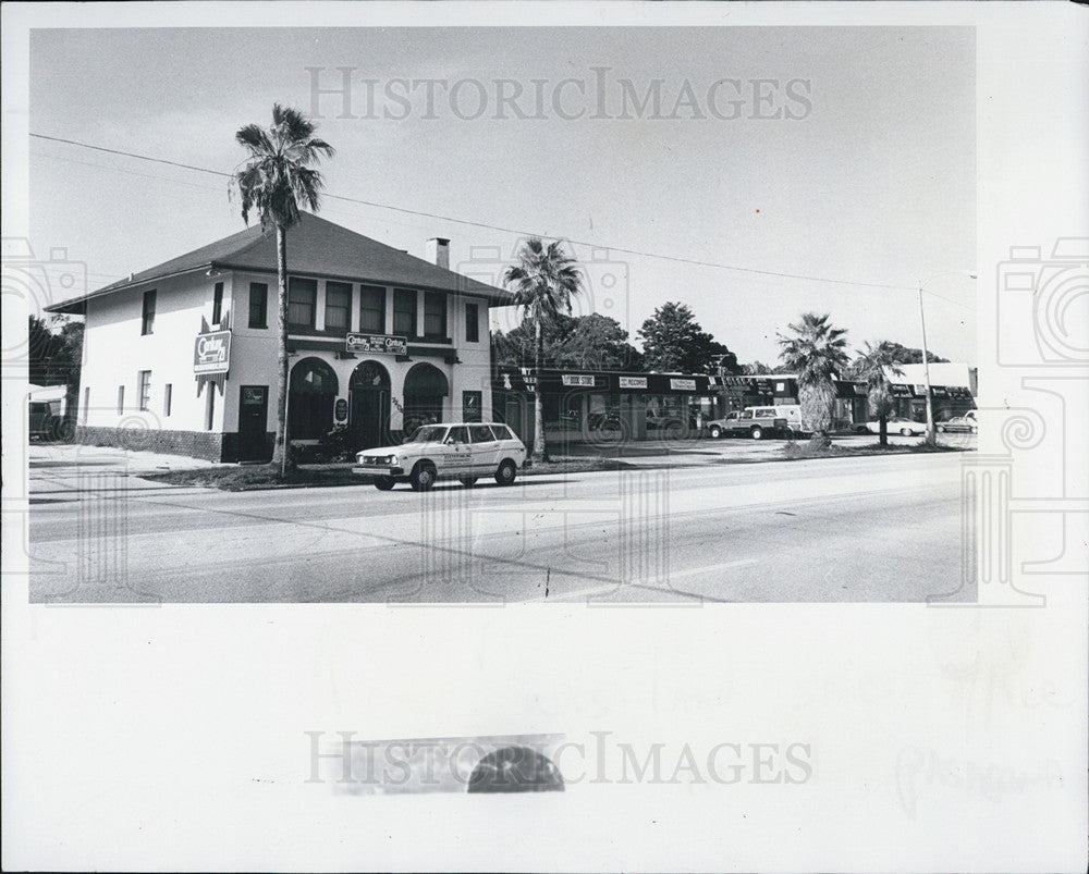 1980 Press Photo Exterior Of Modern Real Estate Firm Century 21 On Central Ave - Historic Images