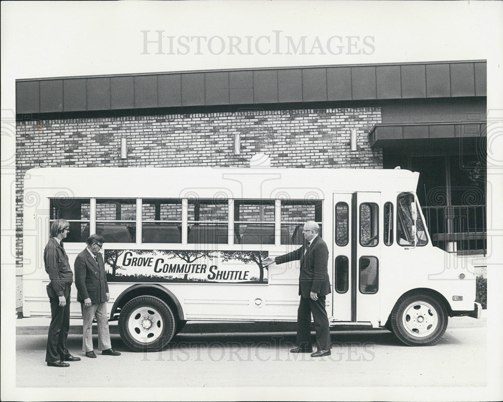 1973 Press Photo Downers Grove Commuter Shuttle Mayor Frank Houck Robert - Historic Images