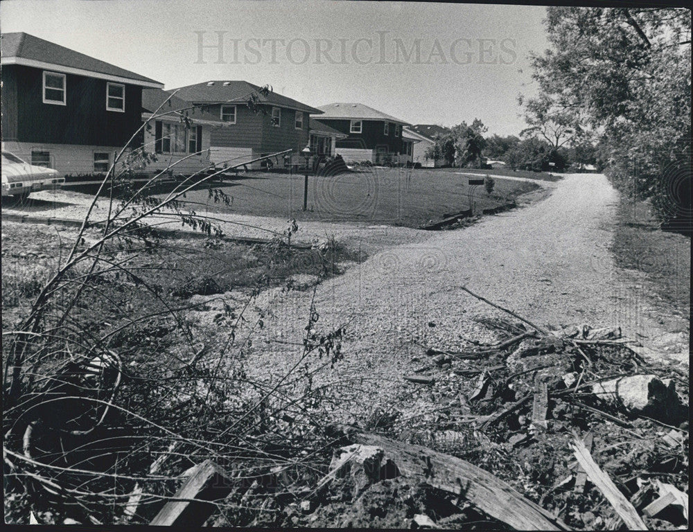 1971 Press Photo Downers Drive Is Headache For Residents-Gravel Road - Historic Images