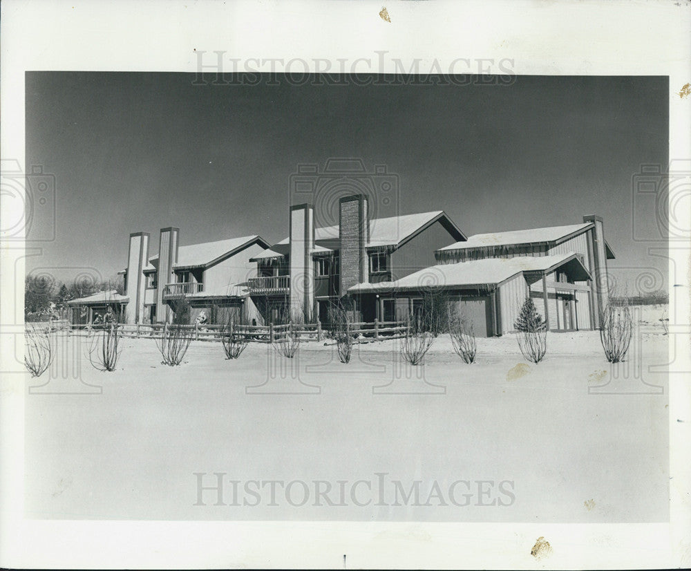 1974 Press Photo 2-3 Bedroom Units At Downers Grove Apts-Town Houses - Historic Images