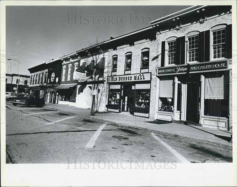 1984 Press Photo Dundee Illinois Main Street with Specialty Stores - Historic Images