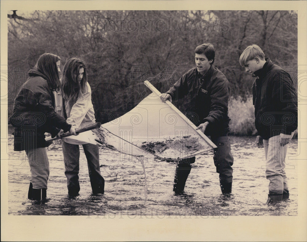 1992 Press Photo South High Students Sifting for Sample Collection - Historic Images