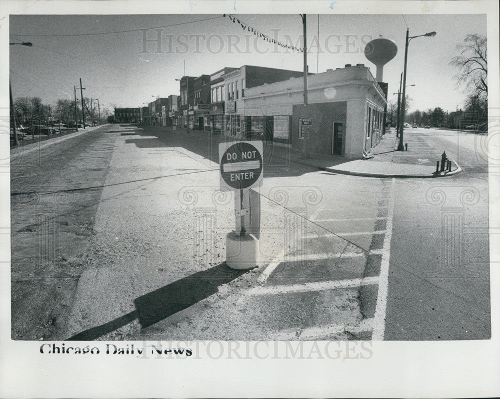 1976 Press Photo Leaking Bromine Gas Evacuates Business District Of Dwight IL - Historic Images