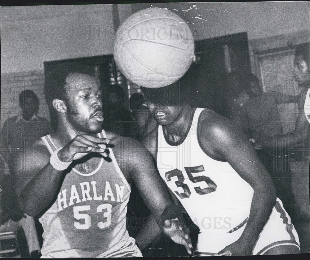 1971 Press Photo Edward Dace Harlan&#39;s Basketball Team Member Elmer Lucas Fenger - Historic Images