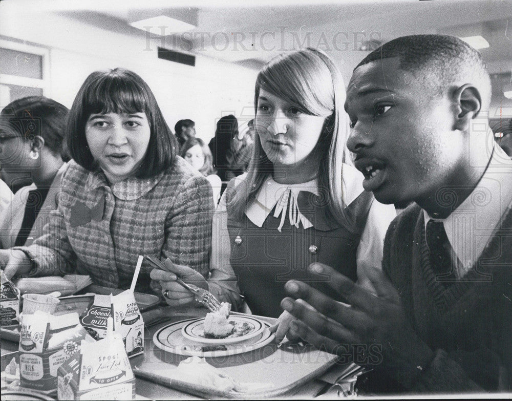 1968 Press Photo 37 Black Students Go to White School McDade In Exchange Program - Historic Images