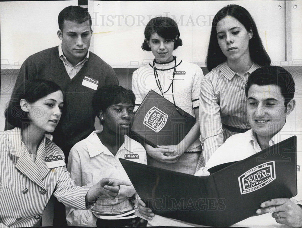 1968 Press Photo Mixed Discussion Group Waller High Deerfield And Highland Pk - Historic Images