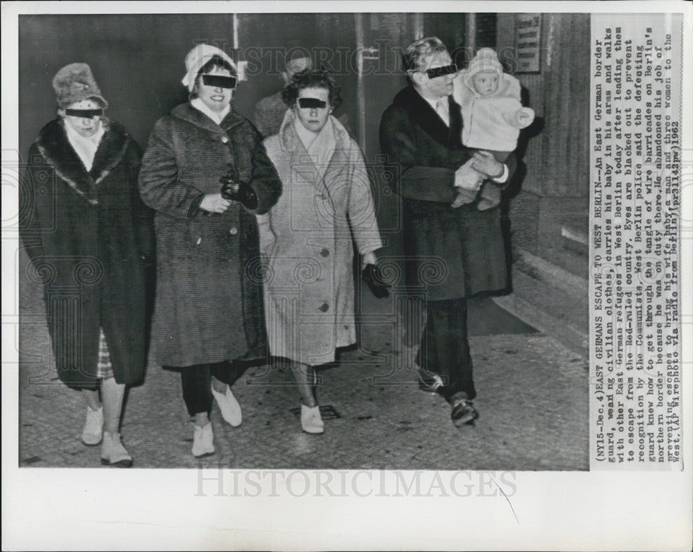 1962 Press Photo E German Border Guard Carries Baby In Refugee camp After Escape - Historic Images