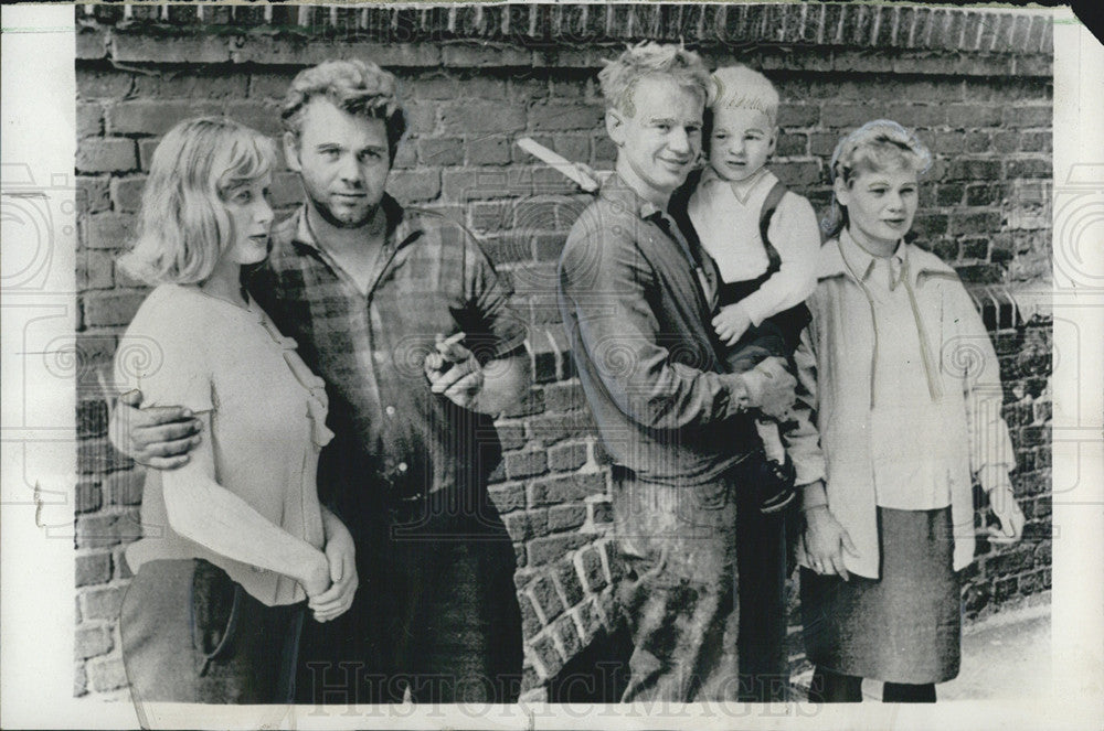 1966 Press Photo Families Fled From Communist E Germany Bulldozed Through Fences - Historic Images