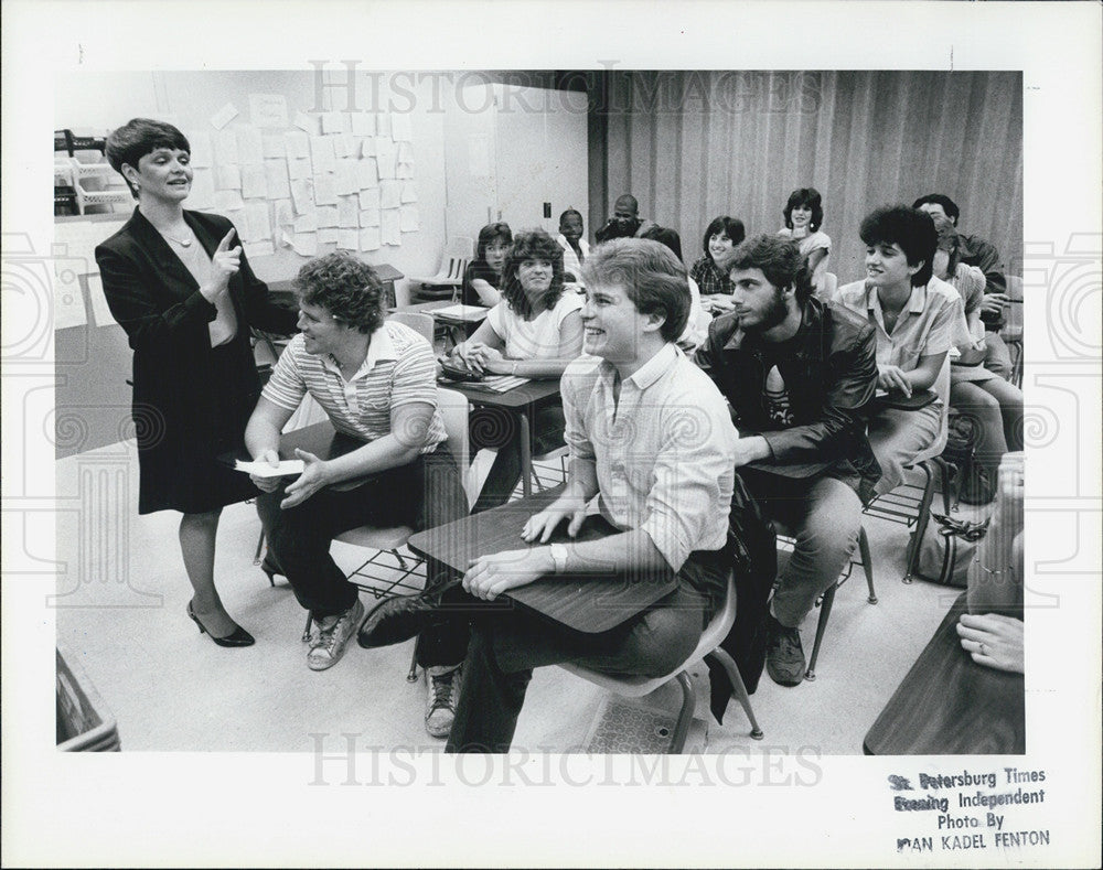 1985 Press Photo NASA Traveling Show Blanton Elementary St. Petersburg - Historic Images