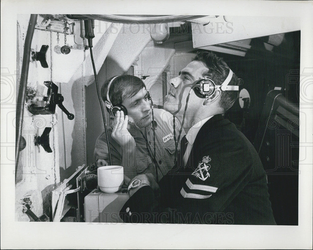 1965 Press Photo Crewmen on an English Frigate listen as Gemini 6 and 7 meet in - Historic Images