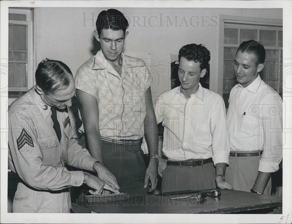 Press Photo Young Men Register Military Draft St. Petersburg Florida - Historic Images