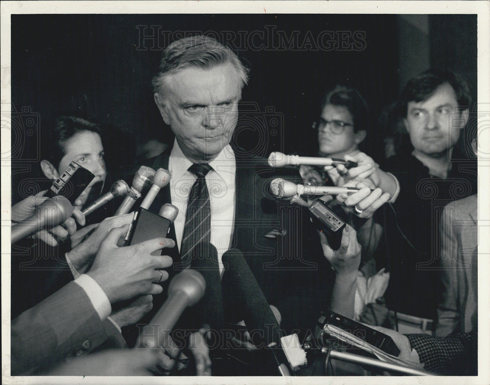1987 Press Photo Dan Walker Leaving Court Criminal Charges Trial - Historic Images
