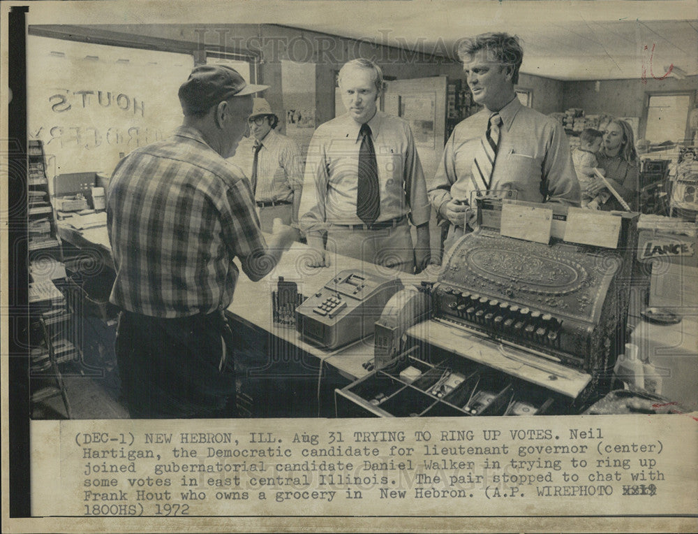 1972 Press Photo Illinois Politicians Daniel Walker Neil Hartigan Grocery Store - Historic Images