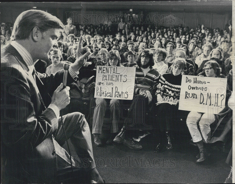 1973 Press Photo Governor Dan Walker First Accountability Session Speaking - Historic Images