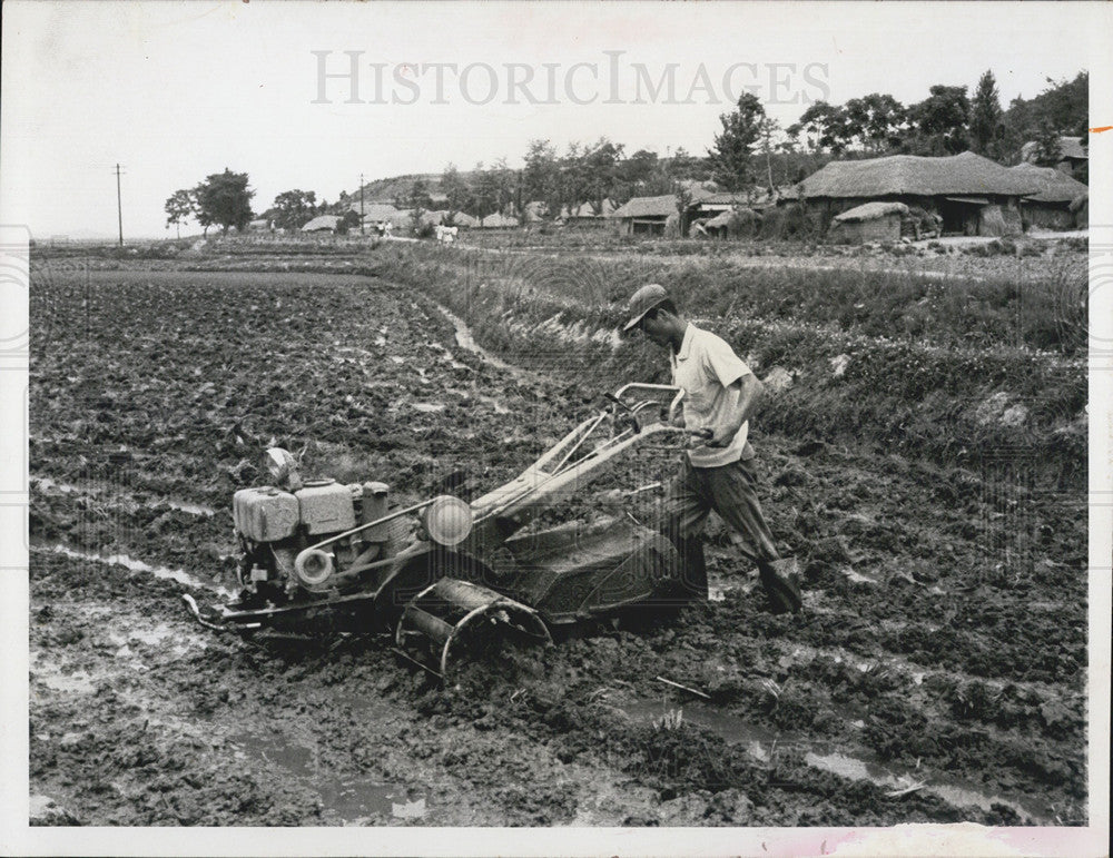 1965 Press Photo Korean Farmers with cultivator - Historic Images