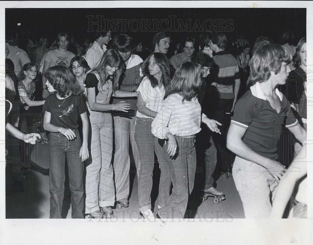 1979 Press Photo Disco Skaters In Pinellas Park&#39;s Southland Roller Palace - Historic Images