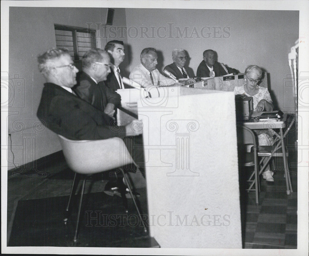 1968 Press Photo S. Pasadena town meeting - Historic Images