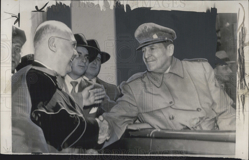 1951 Press Photo Ge. Douglas MacArthur meets Francis Cardinal Spellman - Historic Images