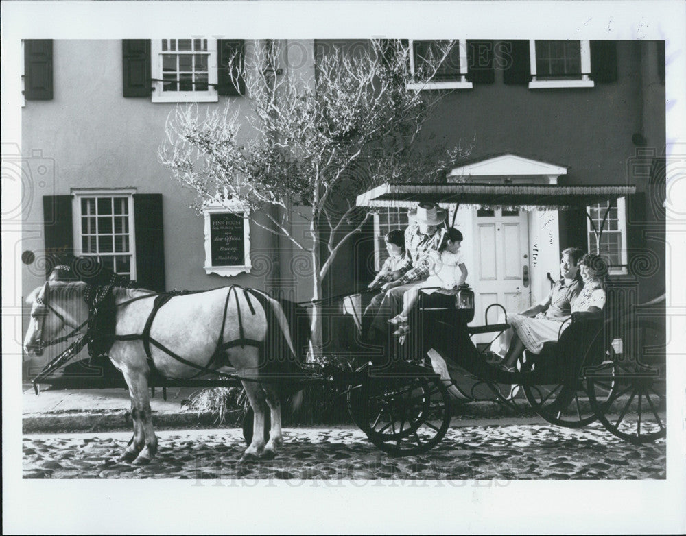 Press Photo Horse and buggy Charleston South Carolina - Historic Images