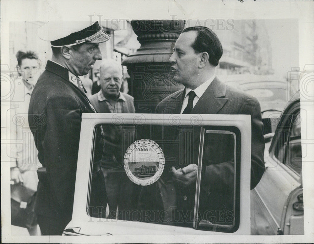 19347 Press Photo Inventor Karl Faul Created Parkometer To Help With Vienna Pkng - Historic Images