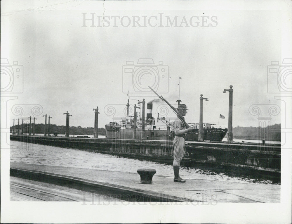 1939 Press Photo Guarding the US Lifeline at Panama Canal - Historic Images