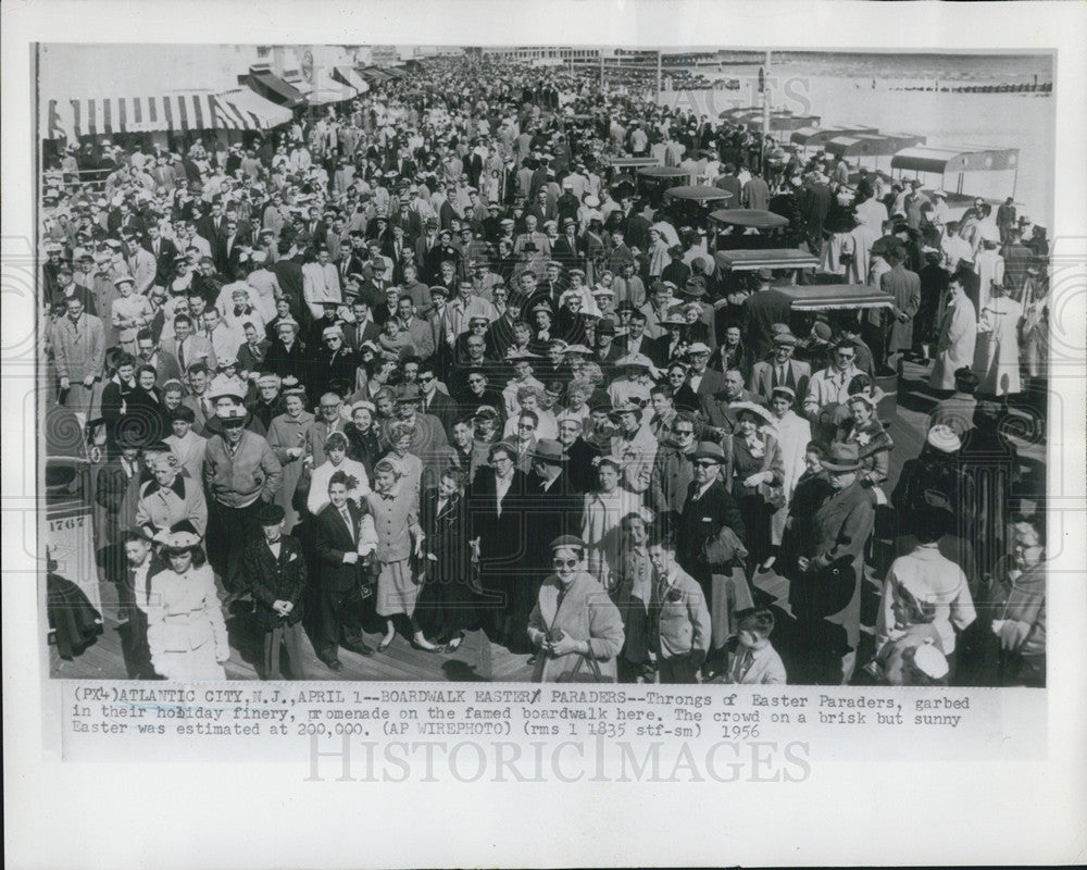 1956 Press Photo Easter Parade on the Atlantic Boardwalk brings 300,000. - Historic Images