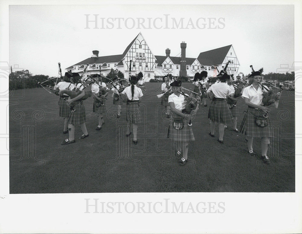 1981 Press Photo Scottish Festival Pipers Keltic Lodge Ingonish Nova Scotia - Historic Images